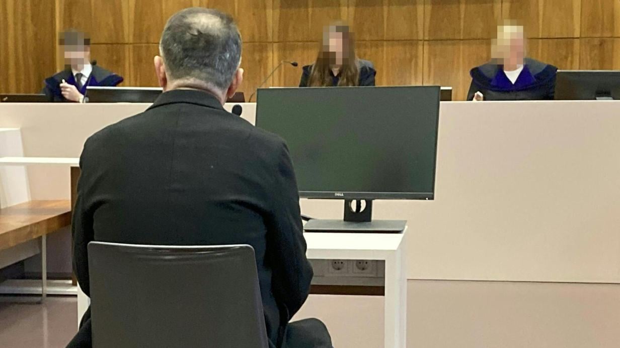 محاكمة في غراتس: تبرئة رجل متهم بجريمة قتل عمرها 19 عامًا محاكمة في غراتس: تبرئة رجل متهم بجريمة قتل عمرها 19 عامًا