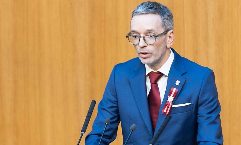 البرلمان النمساوي يدرس رفع الحصانة عن زعيم FPÖ في قضية فساد