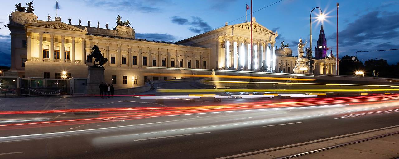 جولة موسعة متوقعة الاثنين لاستكمال محادثات تشكيل الحكومة النمساوية جولة موسعة متوقعة الاثنين لاستكمال محادثات تشكيل الحكومة النمساوية