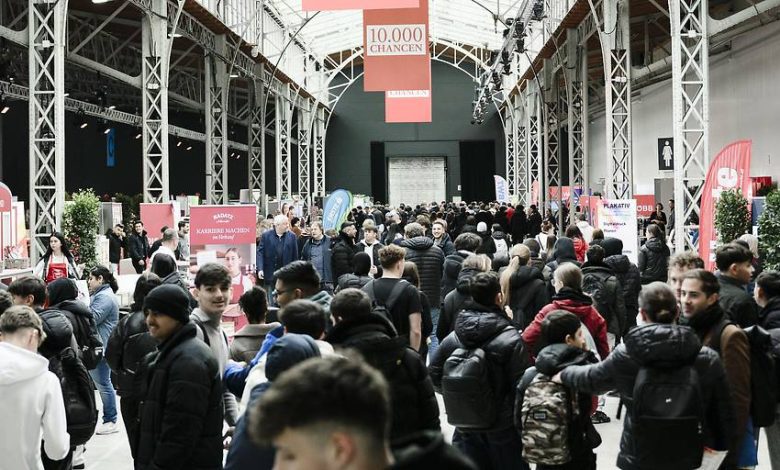 7,000 شاب يشاركون في معرض “10,000 فرصة” في فيينا وسط أزمة اقتصادية 7,000 شاب يشاركون في معرض “10,000 فرصة” في فيينا وسط أزمة اقتصادية