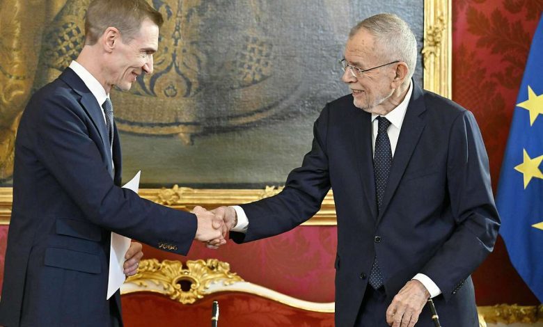 الرئيس Van der Bellen ينصب Gunter Mayr وزيراً للمالية في النمسا وسط تحديات اقتصادية الرئيس Van der Bellen ينصب Gunter Mayr وزيراً للمالية في النمسا وسط تحديات اقتصادية