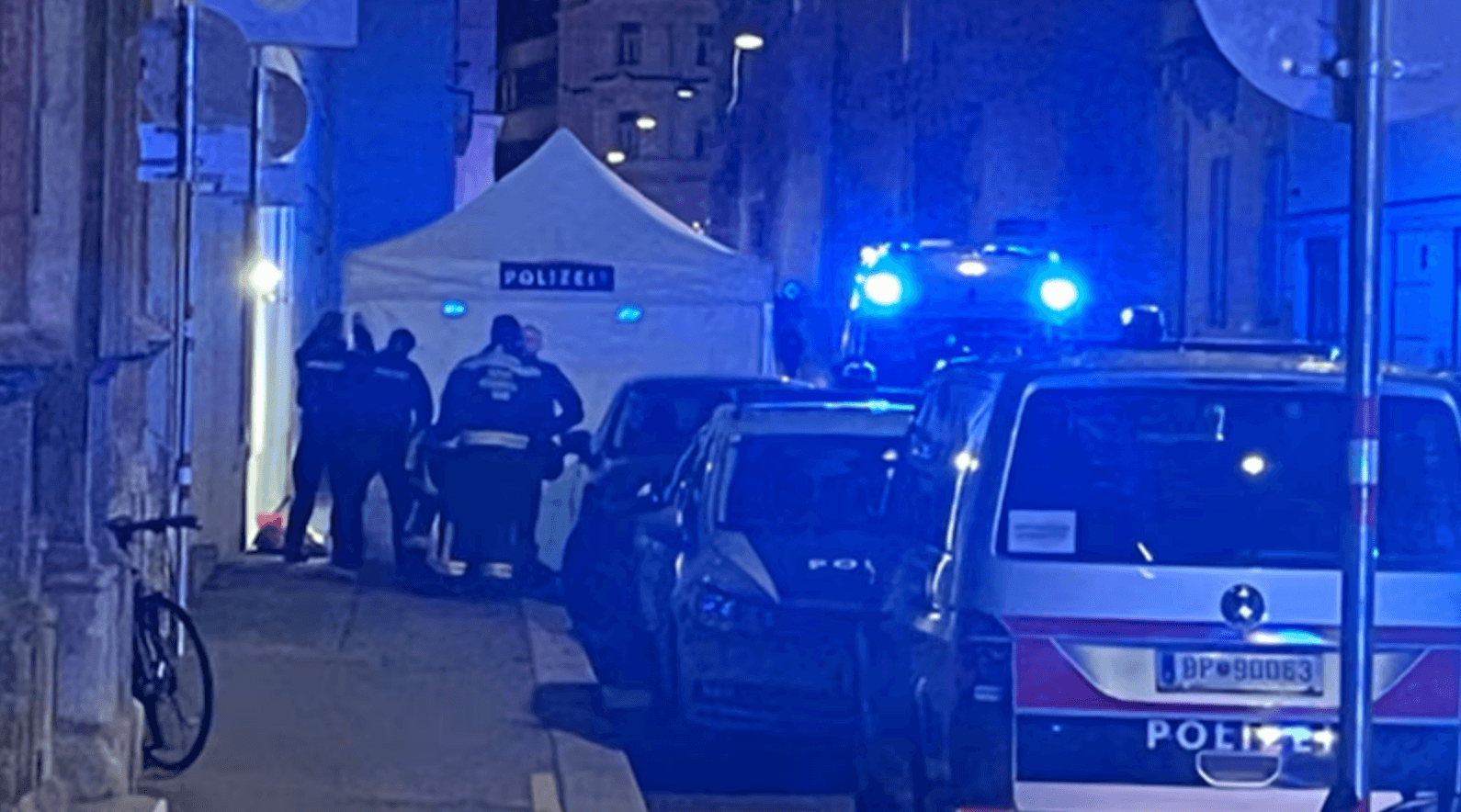 وفاة رجل قفز من النافذة بعد شجار عنيف مع زوجته في فيينا وفاة رجل قفز من النافذة بعد شجار عنيف مع زوجته في فيينا