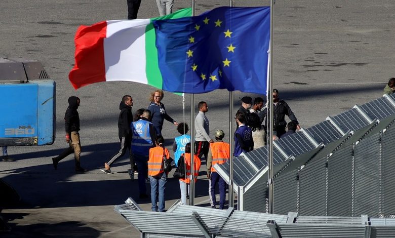 المحكمة الإدارية تسمح بترحيل غير المتزوجين إلى إيطاليا