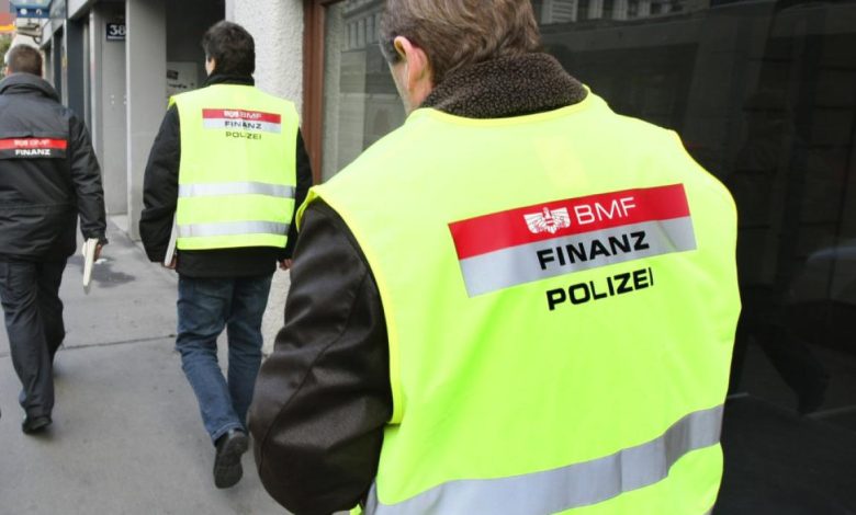 الشرطة المالية في فيينا تكشف عن 22 عاملًا غير قانوني في حفل زفاف الشرطة المالية في فيينا تكشف عن 22 عاملًا غير قانوني في حفل زفاف