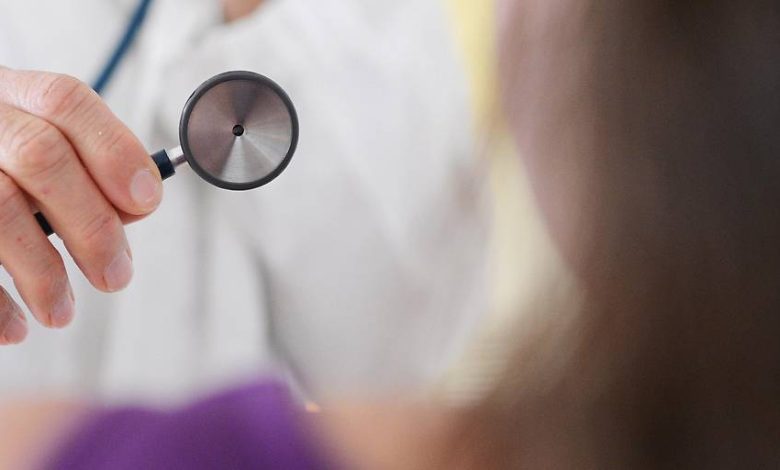 اتهام طبيبة بالاحتيال على المرضى من خلال التأمين الصحي في كارنتن اتهام طبيبة بالاحتيال على المرضى من خلال التأمين الصحي في كارنتن