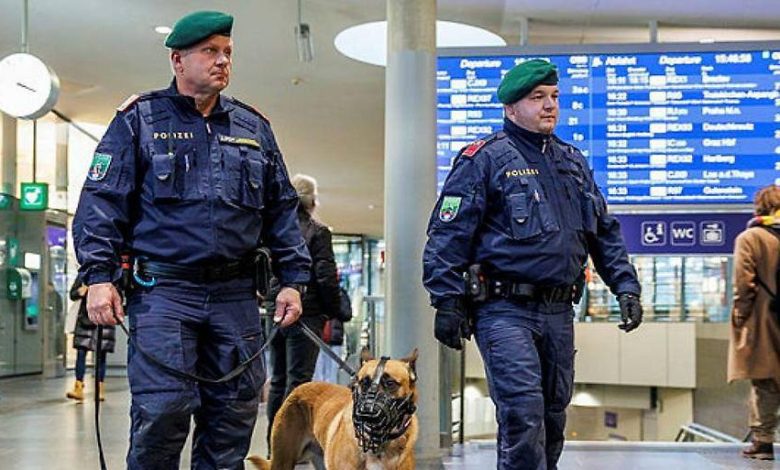 150 بلاغًا و11 اعتقالًا في حملة واسعة لمكافحة جرائم الشباب في النمسا السفلى 150 بلاغًا و11 اعتقالًا في حملة واسعة لمكافحة جرائم الشباب في النمسا السفلى