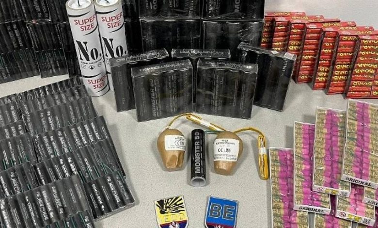 الشرطة في فيينا تصادر 1000 قطعة من الألعاب النارية غير القانونية الشرطة في فيينا تصادر 1000 قطعة من الألعاب النارية غير القانونية