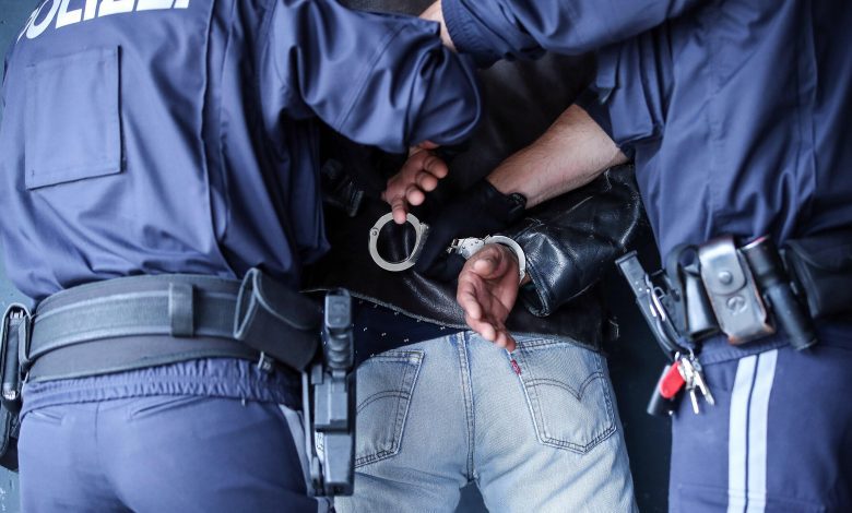 بعد بلاغ من الولايات المتحدة.. اعتقال نمساوي في فيينا بتهمة حيازة صور مسيئة للأطفال ومواد نازية بعد بلاغ من الولايات المتحدة.. اعتقال نمساوي في فيينا بتهمة حيازة صور مسيئة للأطفال ومواد نازية