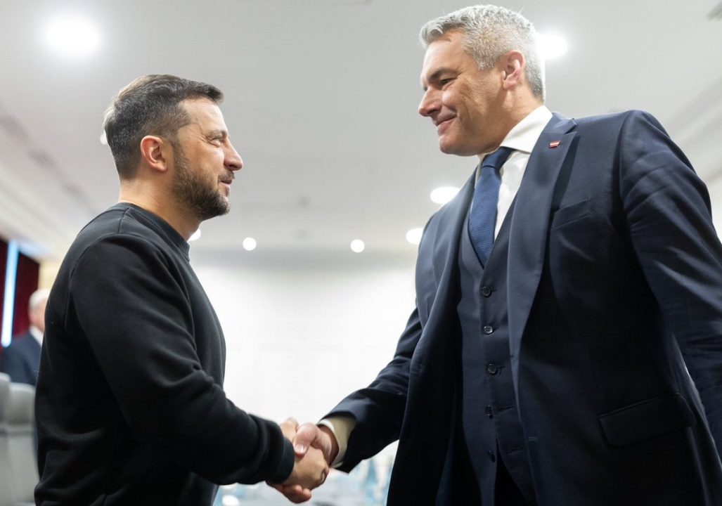 نيهامر يعرض على زيلينسكي استضافة مفاوضات سلام مع روسيا في النمسا نيهامر يعرض على زيلينسكي استضافة مفاوضات سلام مع روسيا في النمسا