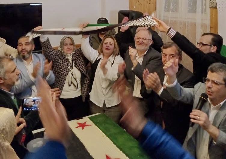 الجالية السورية في فيينا تحتفل بسقوط نظام الأسد وتجدد العهد للعمل من أجل سوريا الحرة