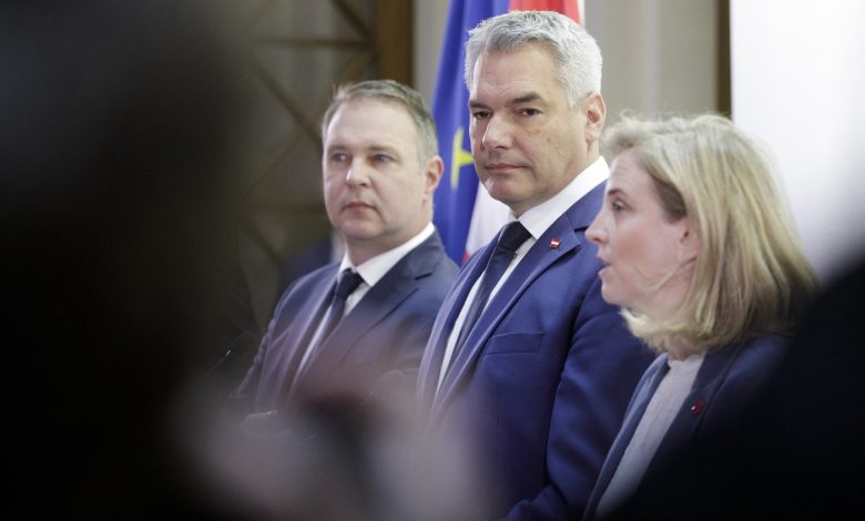 الإصلاحات الضريبية محور نقاش بين ÖVP وSPÖ وNEOS وسط تقديرات عجز تصل إلى 23 مليار يورو الإصلاحات الضريبية محور نقاش بين ÖVP وSPÖ وNEOS وسط تقديرات عجز تصل إلى 23 مليار يورو