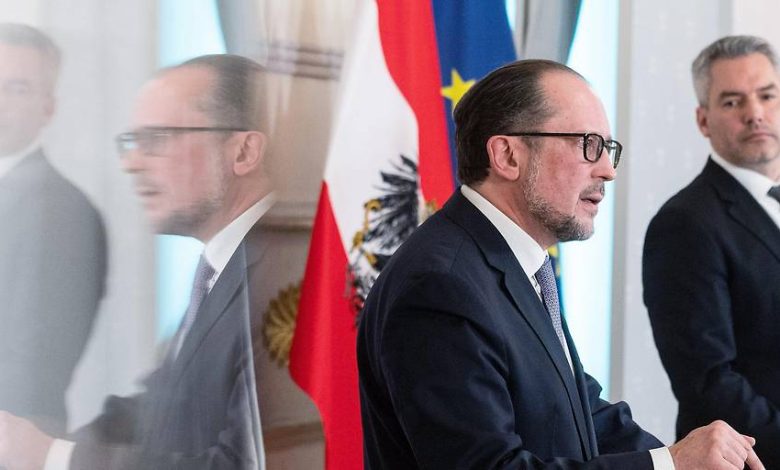 كان يخطط للسفر الى سوريا.. شالنبرغ يتولى المستشارية النمساوية مؤقتًا بعد استقالة نهامر كان يخطط للسفر الى سوريا.. شالنبرغ يتولى المستشارية النمساوية مؤقتًا بعد استقالة نهامر
