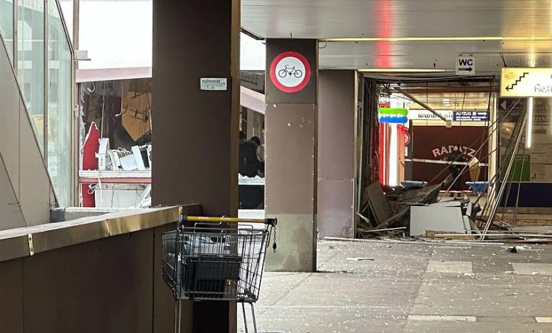 تفجير جهاز صراف آلي في مجمع سكني بفيينا يسبب حالة من الاستنفار الأمني تفجير جهاز صراف آلي في مجمع سكني بفيينا يسبب حالة من الاستنفار الأمني