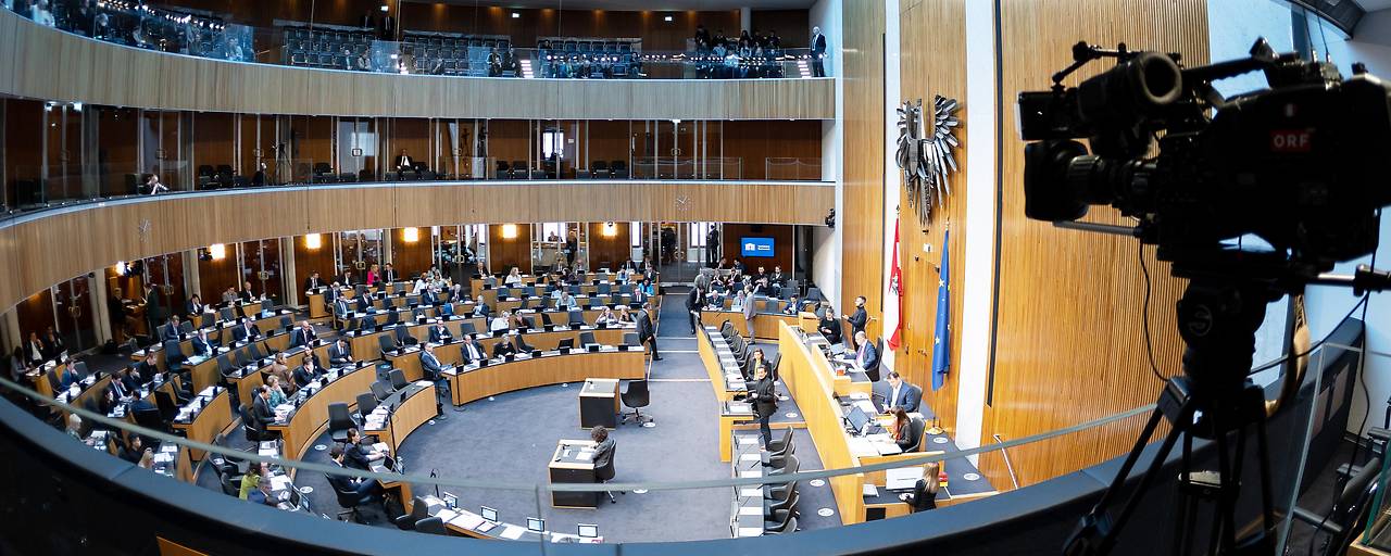 مفاوضات حاسمة بشأن مستقبل الإعلام في النمسا: تقليص تمويل ORF وإصلاح دعم الصحافة الخاصة مفاوضات حاسمة بشأن مستقبل الإعلام في النمسا: تقليص تمويل ORF وإصلاح دعم الصحافة الخاصة