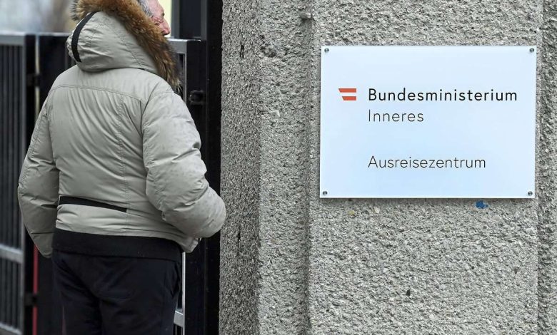 ترحيل 6954 شخصًا من النمسا في 2024 مع ارتفاع عدد “قضايا دبلن” ترحيل 6954 شخصًا من النمسا في 2024 مع ارتفاع عدد “قضايا دبلن”