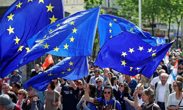 المفوضية الأوروبية تلوّح بإجراءات ضد النمسا بسبب تجاوز عجز الموازنة المفوضية الأوروبية تلوّح بإجراءات ضد النمسا بسبب تجاوز عجز الموازنة