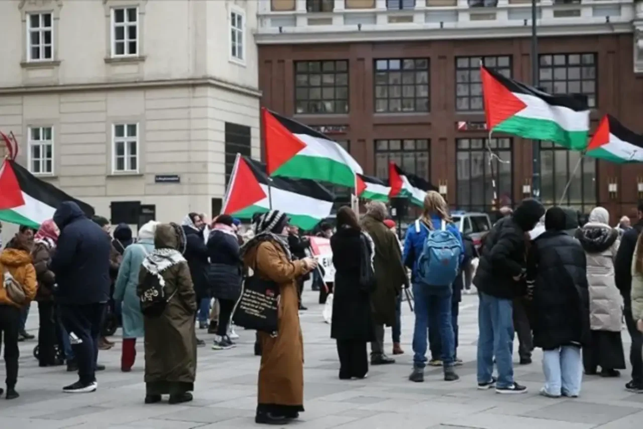 مظاهرة تضامنية في النمسا مع الطبيب الفلسطيني أبو صفية