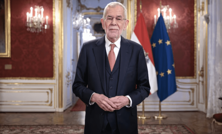 فان دير بيلين: المفاوضات الحكومية بمثابة “اختبار للصبر” ودعوة لرؤية موحدة لمستقبل النمسا فان دير بيلين: المفاوضات الحكومية بمثابة “اختبار للصبر” ودعوة لرؤية موحدة لمستقبل النمسا