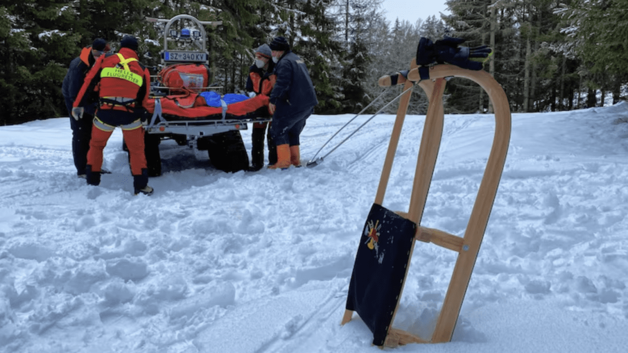 إصابة فتاة صومالية بجروح خطيرة في حادث تزلج بـ Semmering بالنمسا السفلى إصابة فتاة صومالية بجروح خطيرة في حادث تزلج بـ Semmering بالنمسا السفلى