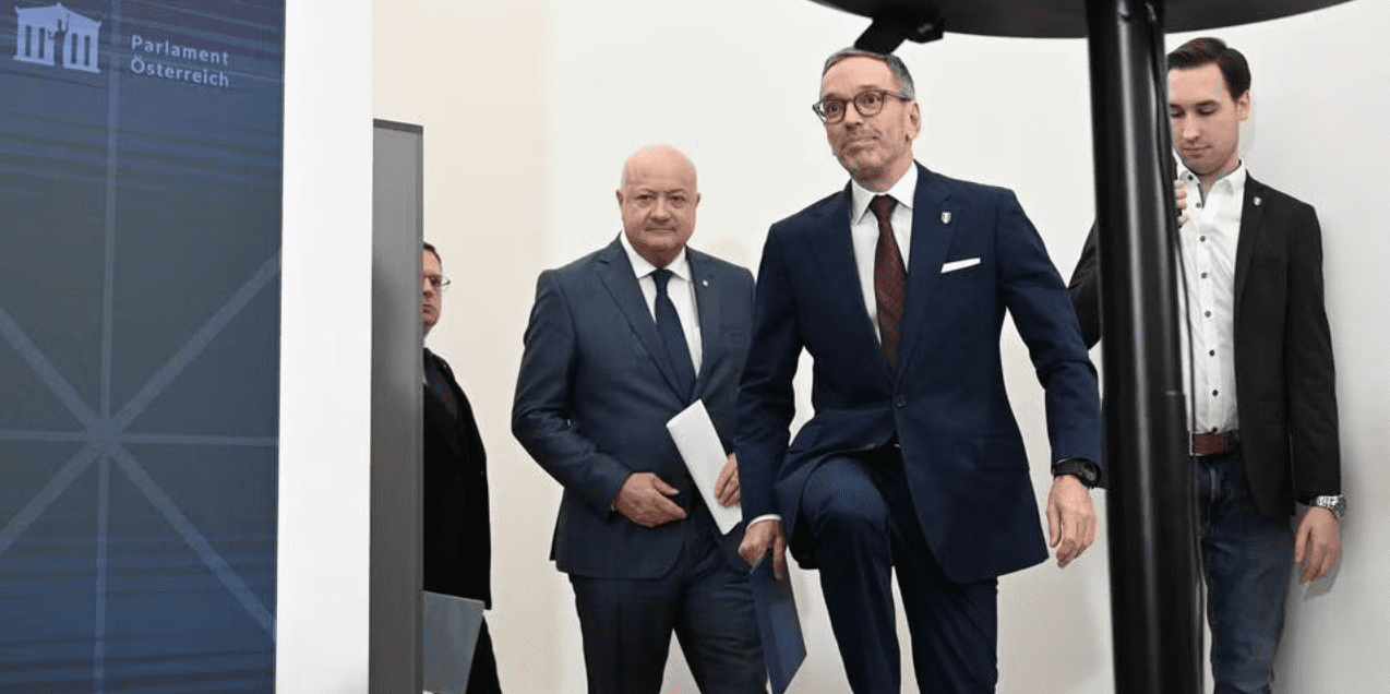 لجوء صفر والمساعدات للمواطنين فقط: الائتلاف الحكومي في النمسا يكشف أولى تفاصيل برنامجه لجوء صفر والمساعدات للمواطنين فقط: الائتلاف الحكومي في النمسا يكشف أولى تفاصيل برنامجه