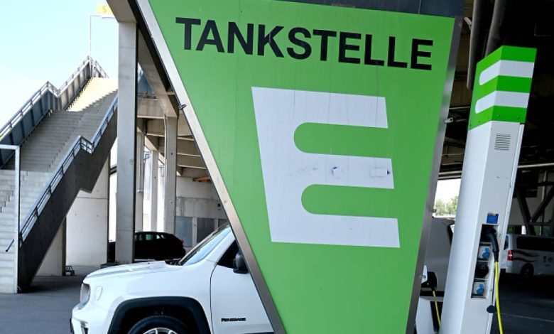 الصين تهيمن على مبيعات السيارات الكهربائية عالميًا بـ6.7 ملايين مركبة الصين تهيمن على مبيعات السيارات الكهربائية عالميًا بـ6.7 ملايين مركبة
