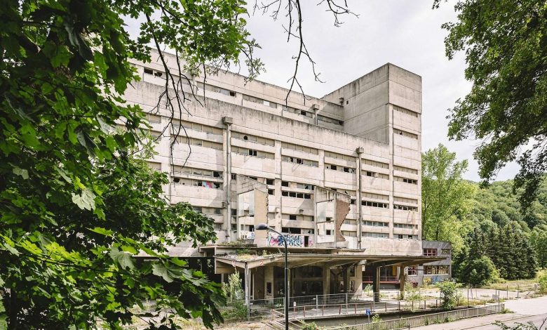 وفاة فتاة تبلغ 15 عامًا بعد سقوطها من مبنى مهجور في Mödling بالنمسا السفلى وفاة فتاة تبلغ 15 عامًا بعد سقوطها من مبنى مهجور في Mödling بالنمسا السفلى