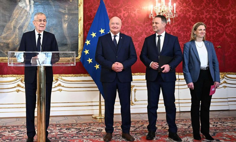 ائتلاف ÖVP وSPÖ وNEOS في مراحله الأخيرة.. الإعلان عن الحكومة الأسبوع المقبل ائتلاف ÖVP وSPÖ وNEOS في مراحله الأخيرة.. الإعلان عن الحكومة الأسبوع المقبل