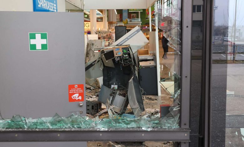 سلسلة تفجيرات الصرّافات الآلية تستمر في النمسا مع تفجيرين في مدينة “Wels” سلسلة تفجيرات الصرّافات الآلية تستمر في النمسا مع تفجيرين في مدينة “Wels”