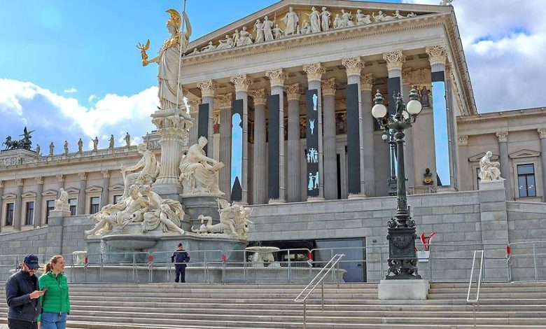 انتهاء مفاوضات تشكيل الحكومة في النمسا وسط صراع على وزارة المالية وتفاصيل مشددة بشأن سياسة اللجوء انتهاء مفاوضات تشكيل الحكومة في النمسا وسط صراع على وزارة المالية وتفاصيل مشددة بشأن سياسة اللجوء