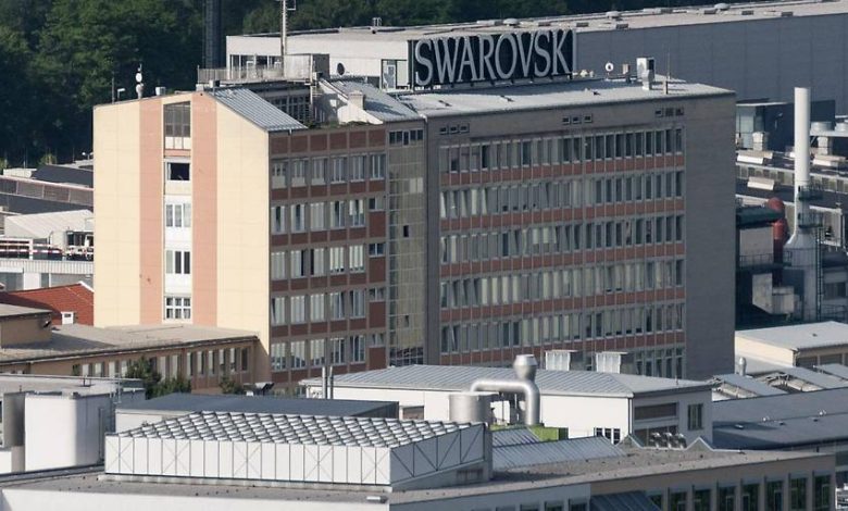 انخفاض أعداد الموظفين في شركة الكريستال النمساوية الشهيرة Swarovski والإدارة تؤكد خطط إعادة الهيكلة انخفاض أعداد الموظفين في شركة الكريستال النمساوية الشهيرة Swarovski والإدارة تؤكد خطط إعادة الهيكلة