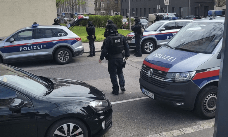 اعتقال نمساوي بعد سطوه على بنك بمسدس وهمي في “Landstraße” في فيينا اعتقال نمساوي بعد سطوه على بنك بمسدس وهمي في “Landstraße” في فيينا