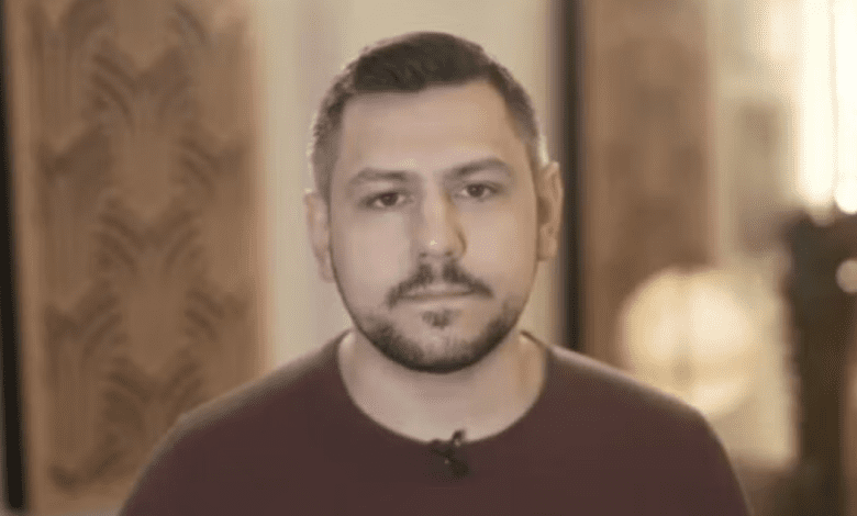 مداهمة منزل صحفي بريطاني في فيينا بتهمة الانتماء لحماس ومصادرة أجهزته مداهمة منزل صحفي بريطاني في فيينا بتهمة الانتماء لحماس ومصادرة أجهزته