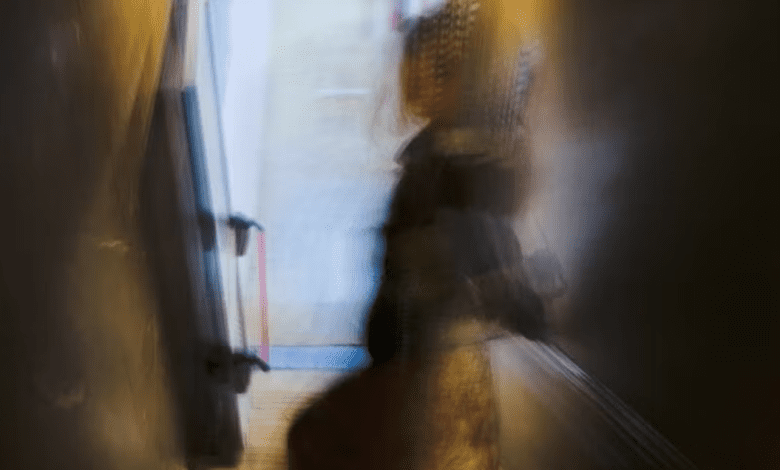 السجن 5 سنوات لسوري اغتصب رجل ذي إعاقة داخل مرحاض محطة قطار في فورارلبرغ السجن 5 سنوات لسوري اغتصب رجل ذي إعاقة داخل مرحاض محطة قطار في فورارلبرغ