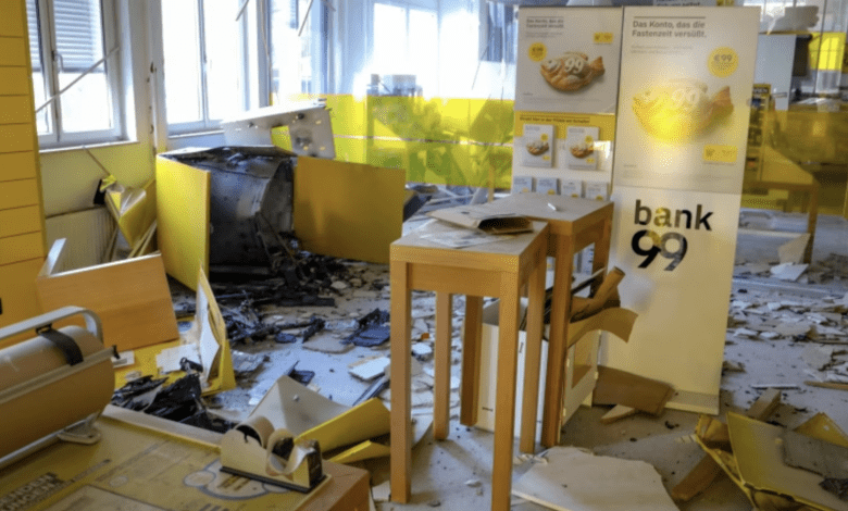 البريد والنقاط المصرفية في فيينا توقف سحب الأموال بعد سلسلة تفجيرات