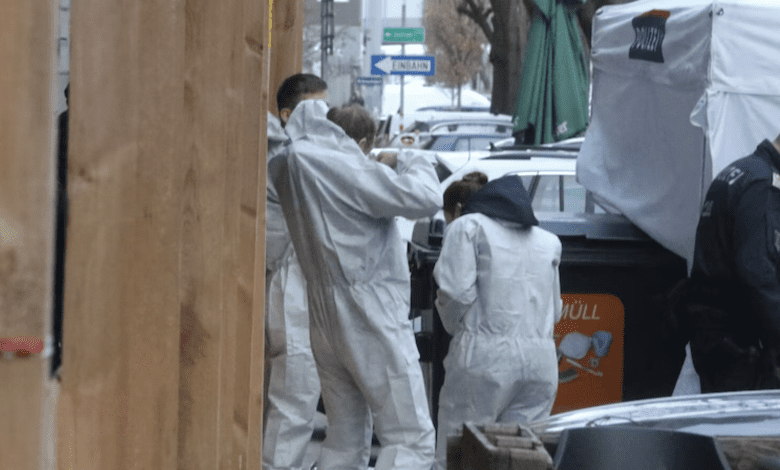 الشرطة تطوق Quellenstraße في فيينا بعد العثور على حقيبة تحتوي على أطراف بشرية الشرطة تطوق Quellenstraße في فيينا بعد العثور على حقيبة تحتوي على أطراف بشرية