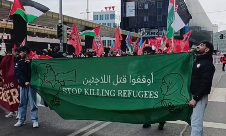 تحت شعار “Grenzen töten”.. مئات يتظاهرون في إنسبروك رفضًا لسياسة اللجوء
