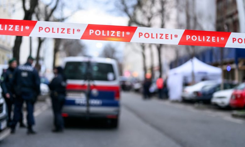 بعد العثور على جثة مقطعة ومكسرة العظام داخل حقيبة في فيينا.. الشرطة تبدأ تحقيقات جنائية واسعة بعد العثور على جثة مقطعة ومكسرة العظام داخل حقيبة في فيينا.. الشرطة تبدأ تحقيقات جنائية واسعة