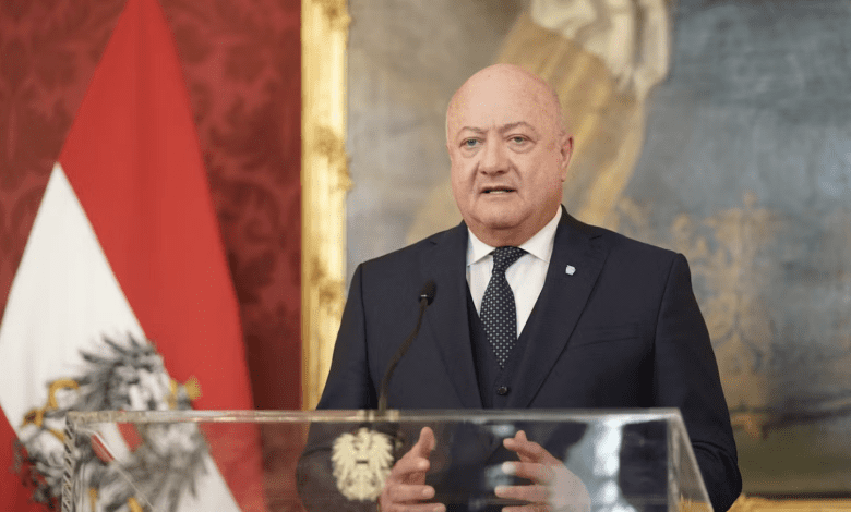 المستشار النمساوي يدعم خطة ألمانيا لرفض طلبات اللجوء على الحدود المستشار النمساوي يدعم خطة ألمانيا لرفض طلبات اللجوء على الحدود