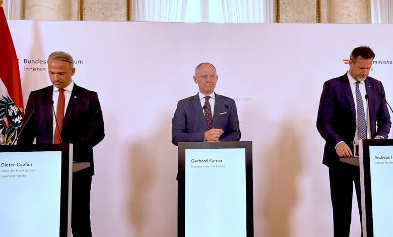 وزير الداخلية: زيادة الجرائم بنسبة 30٪ بين السوريين في النمسا ضمن البلاغات الجنائية لعام 2024 وزير الداخلية: زيادة الجرائم بنسبة 30٪ بين السوريين في النمسا ضمن البلاغات الجنائية لعام 2024