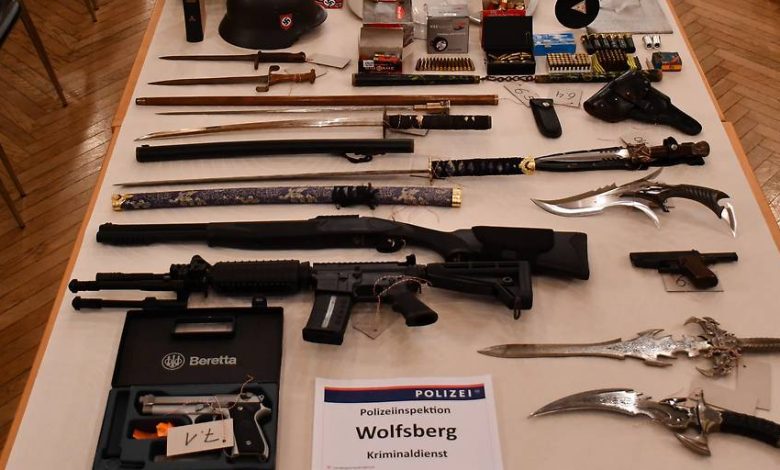 ضبط مقتنيات نازية وأسلحة غير قانونية لدى رجل في (Wolfsberg) في كارنتن ضبط مقتنيات نازية وأسلحة غير قانونية لدى رجل في (Wolfsberg) في كارنتن