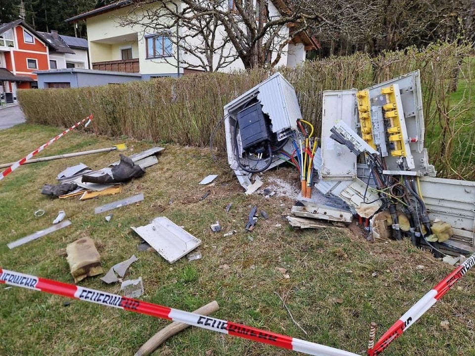 سائق مخمور يخلّف دماراً لمسافة 400 متر في النمسا العليا سائق مخمور يخلّف دماراً لمسافة 400 متر في النمسا العليا