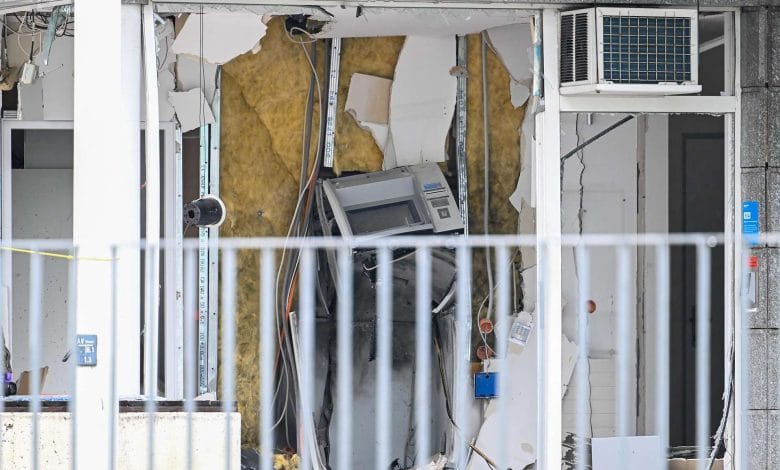 تفجير صراف آلي في مدينة Wels بالنمسا العليا يتسبب بدمار واسع وفرار الجناة تفجير صراف آلي في مدينة Wels بالنمسا العليا يتسبب بدمار واسع وفرار الجناة