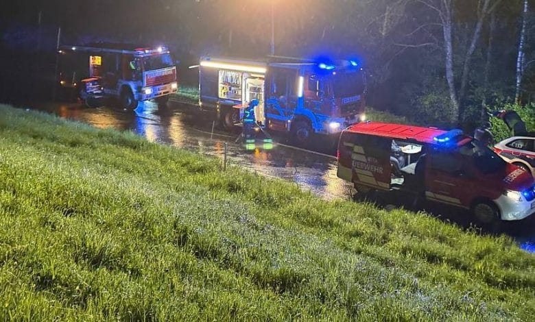 وفاة رجل في حادث مروع بعد سقوط سيارته 100 متر في كارنتن وفاة رجل في حادث مروع بعد سقوط سيارته 100 متر في كارنتن