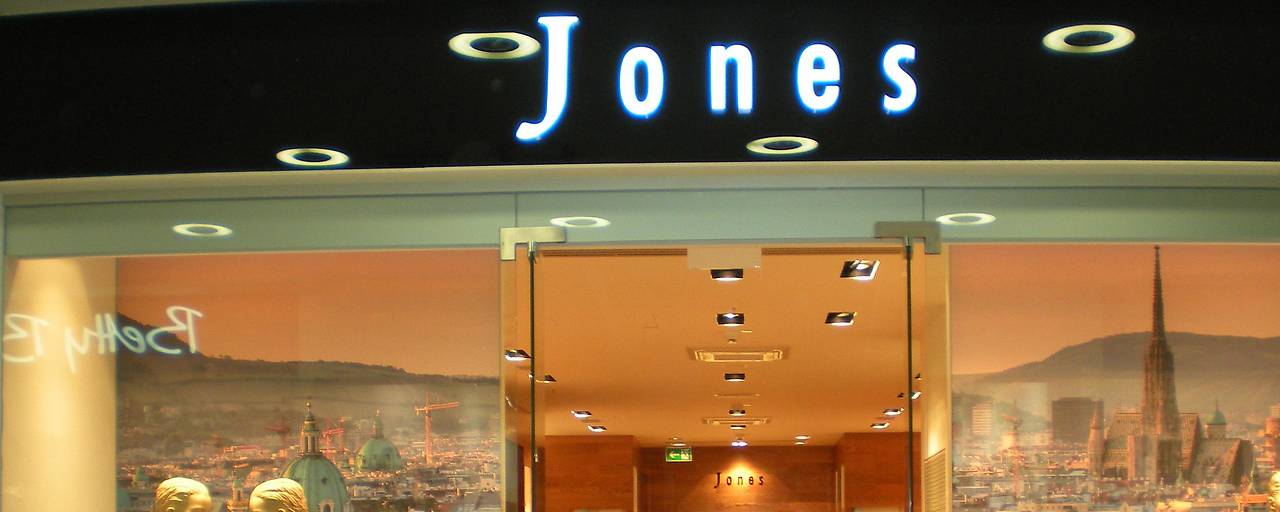 إغلاق شركة أزياء “Jones” النمساوية العريقة نهائيًا بعد سلسلة أزمات وتأثر 110 موظف إغلاق شركة أزياء “Jones” النمساوية العريقة نهائيًا بعد سلسلة أزمات وتأثر 110 موظف