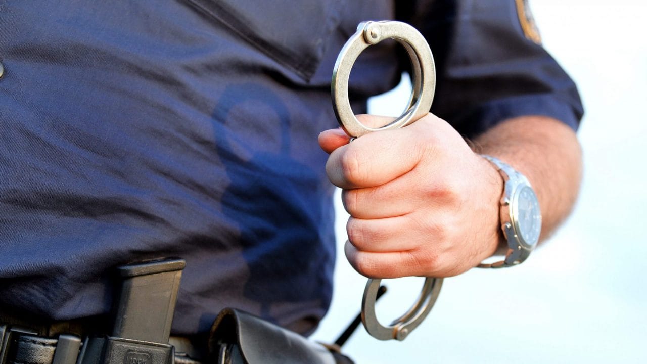 اعتقال بوسني في فيينا حاول سرقة سوبرماركت بعد توقيفه من قبل المارة اعتقال بوسني في فيينا حاول سرقة سوبرماركت بعد توقيفه من قبل المارة