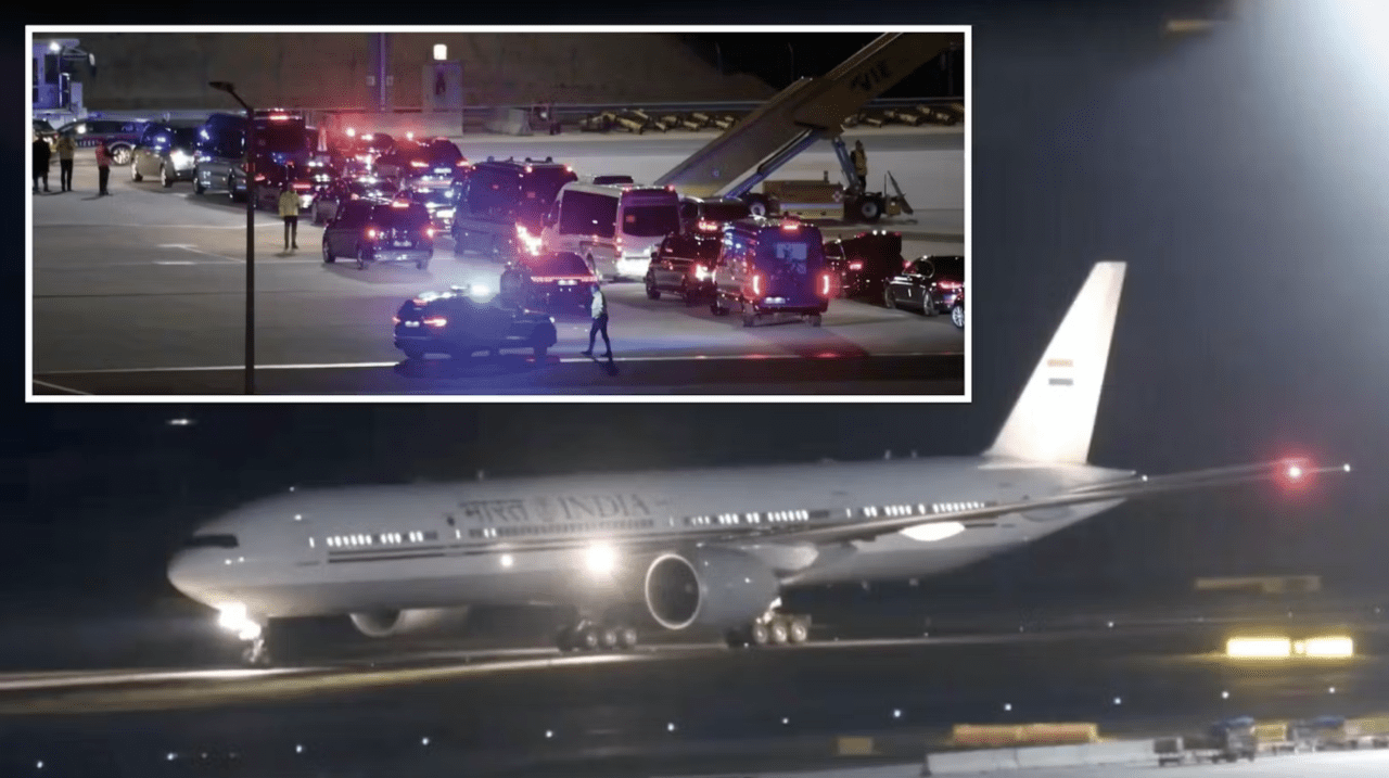 الطائرة الرئاسية الهندية تهبط في فيينا بسبب عدم قدرة مطار براتيسلافا على استقبال Boeing 777-300ER الطائرة الرئاسية الهندية تهبط في فيينا بسبب عدم قدرة مطار براتيسلافا على استقبال Boeing 777-300ER