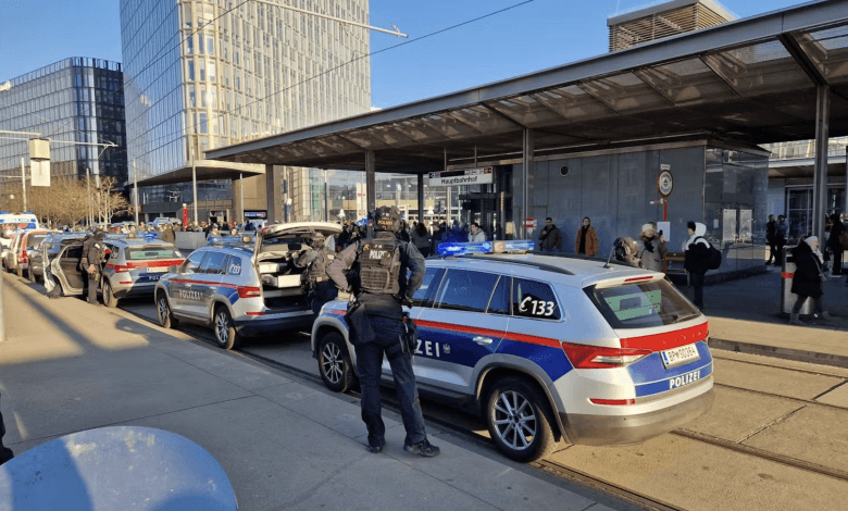 مشاجرة في محطة قطارات فيينا تنتهي بموت رجل في المطار واعتقال مجري مشاجرة في محطة قطارات فيينا تنتهي بموت رجل في المطار واعتقال مجري