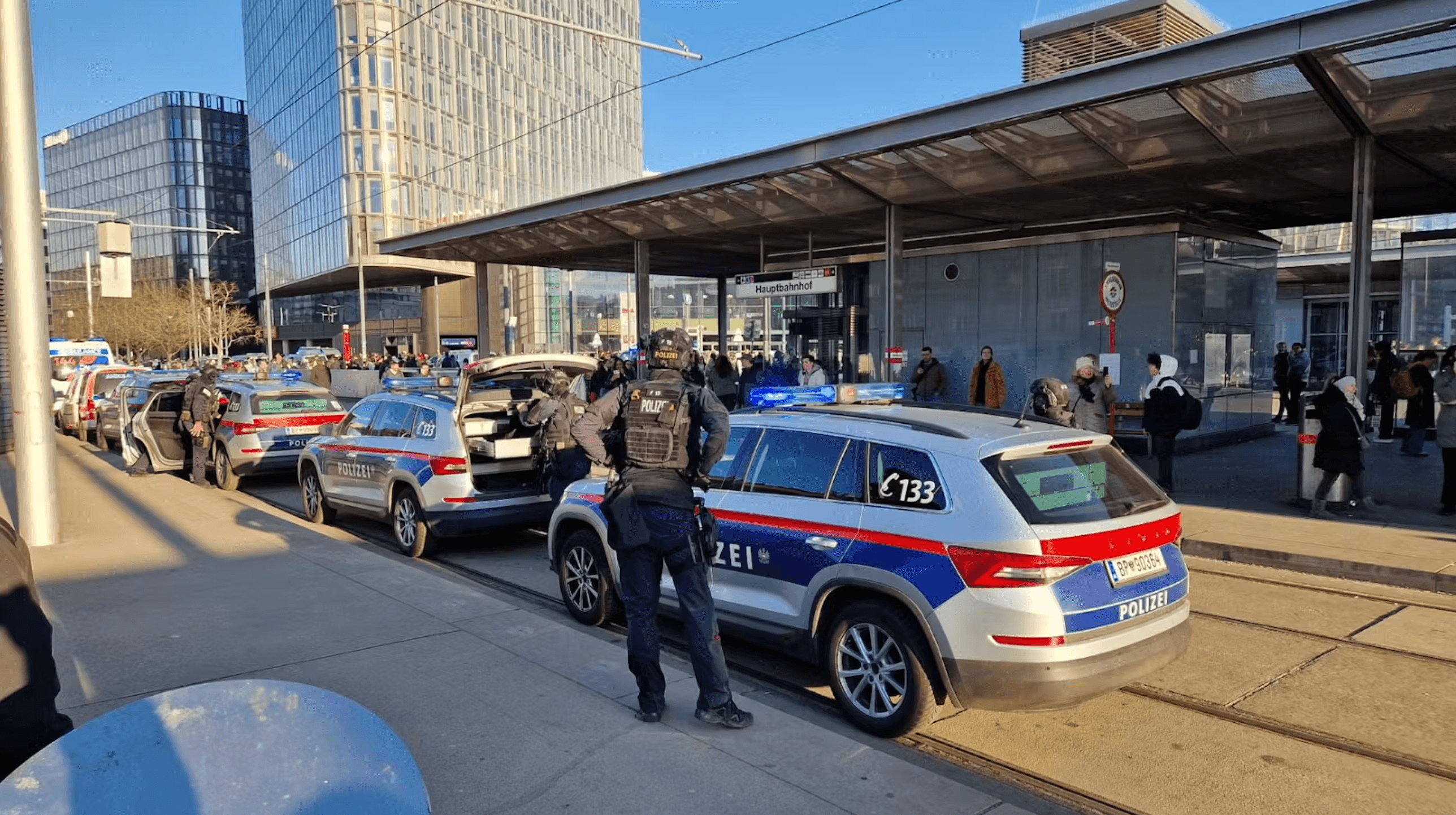 مشاجرة في محطة قطارات فيينا تنتهي بموت رجل في المطار واعتقال مجري مشاجرة في محطة قطارات فيينا تنتهي بموت رجل في المطار واعتقال مجري