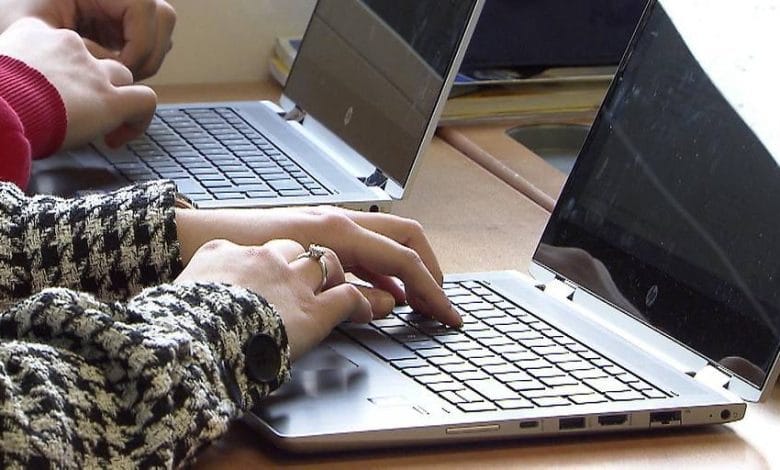 ضبط طالب يستخدم الذكاء الاصطناعي في امتحان اللغة الألمانية واتهام 25 آخرين بمحاولة الغش في النمسا السفلى ضبط طالب يستخدم الذكاء الاصطناعي في امتحان اللغة الألمانية واتهام 25 آخرين بمحاولة الغش في النمسا السفلى