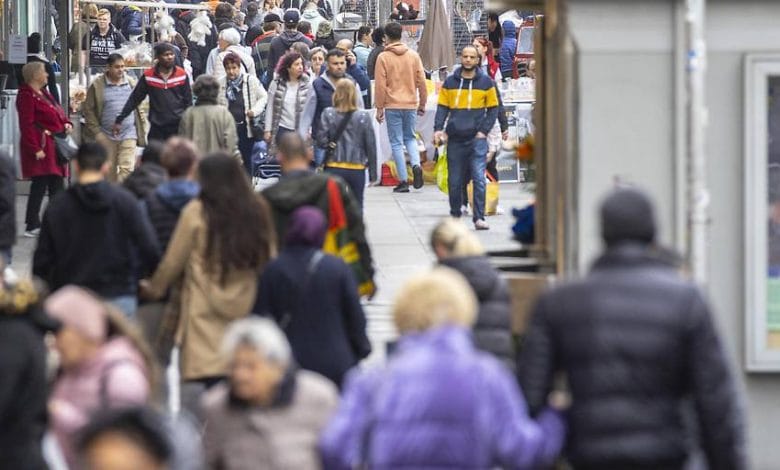 فيينا تطرح خطة من خمس نقاط لمواجهة جنوح الأطفال تشمل الحجز بعد زيادة 112% بالجرائم فيينا تطرح خطة من خمس نقاط لمواجهة جنوح الأطفال تشمل الحجز بعد زيادة 112% بالجرائم